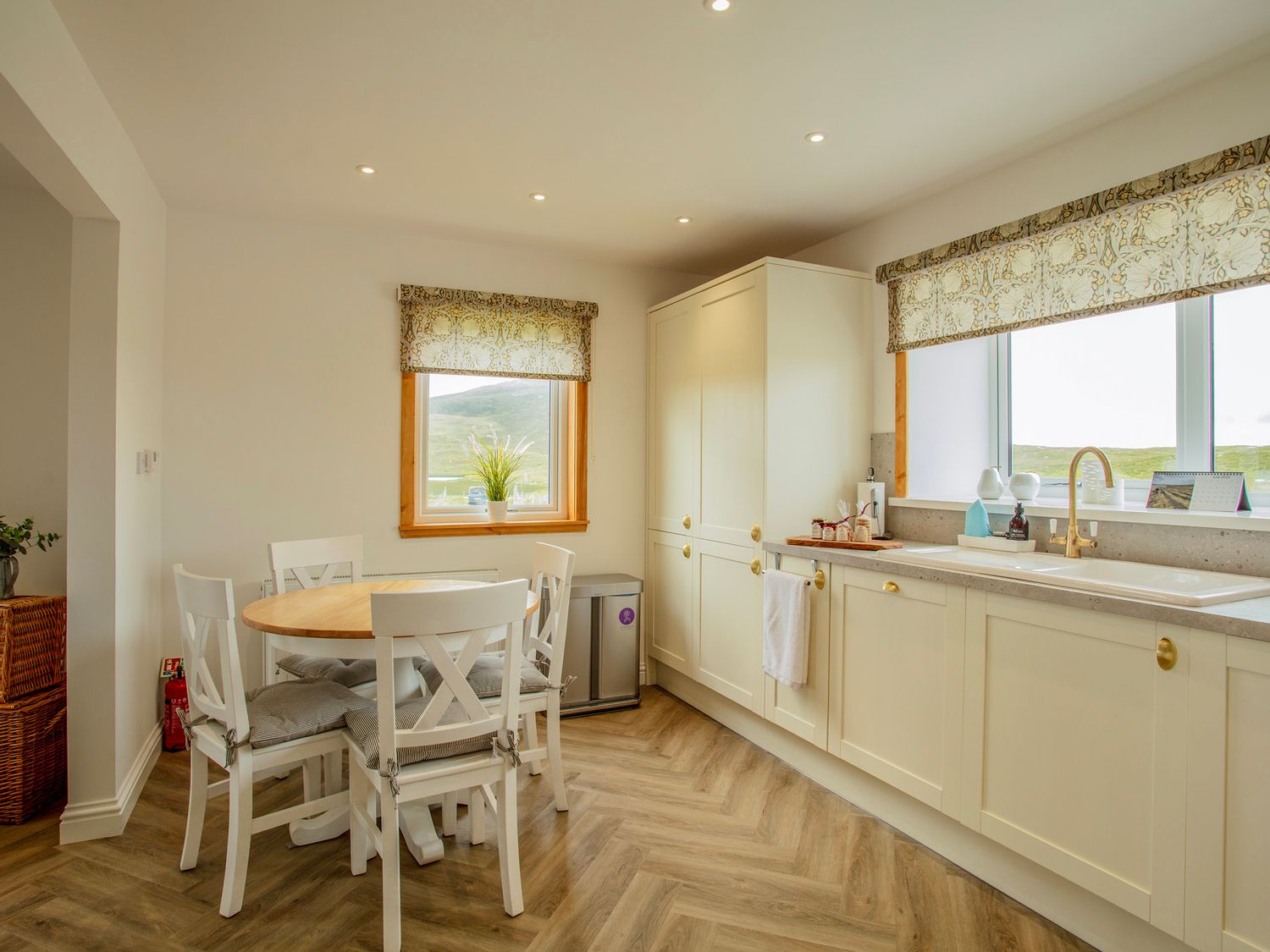 Kitchen diner at Taigh Eva