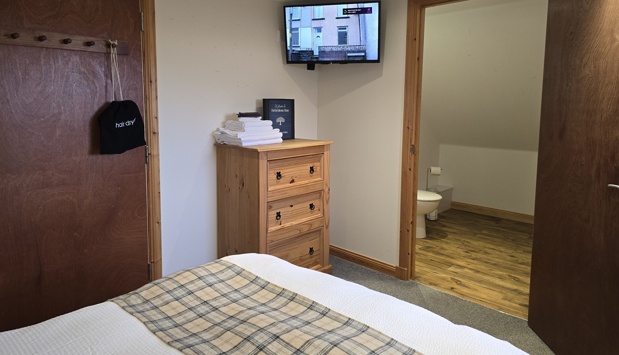 Hebridean Stay tv in bedroom