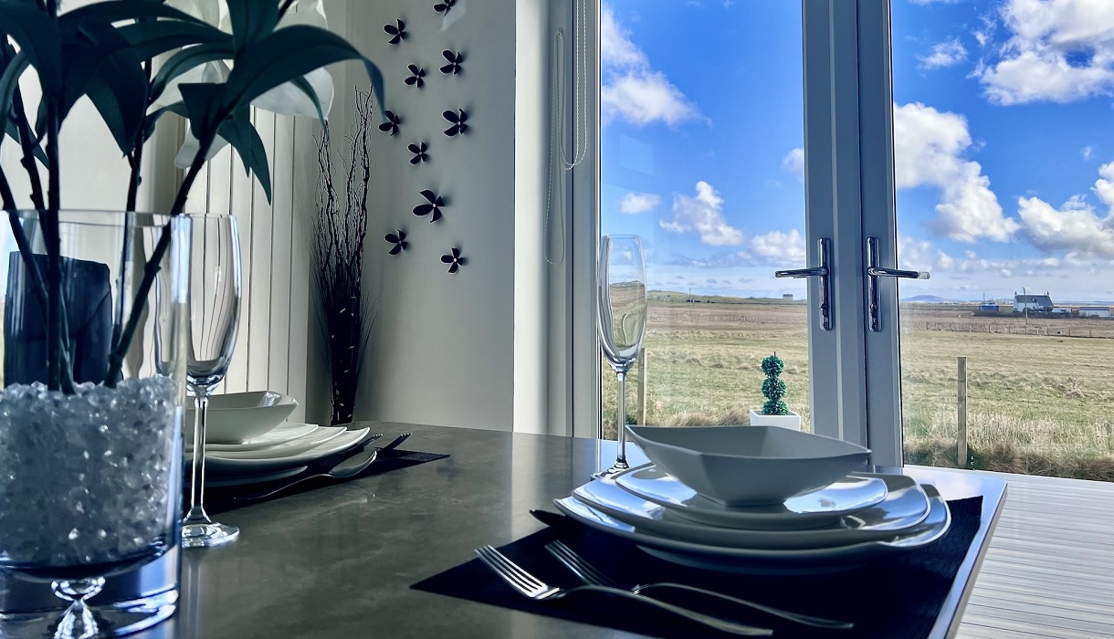Tranquil Sands dining table
