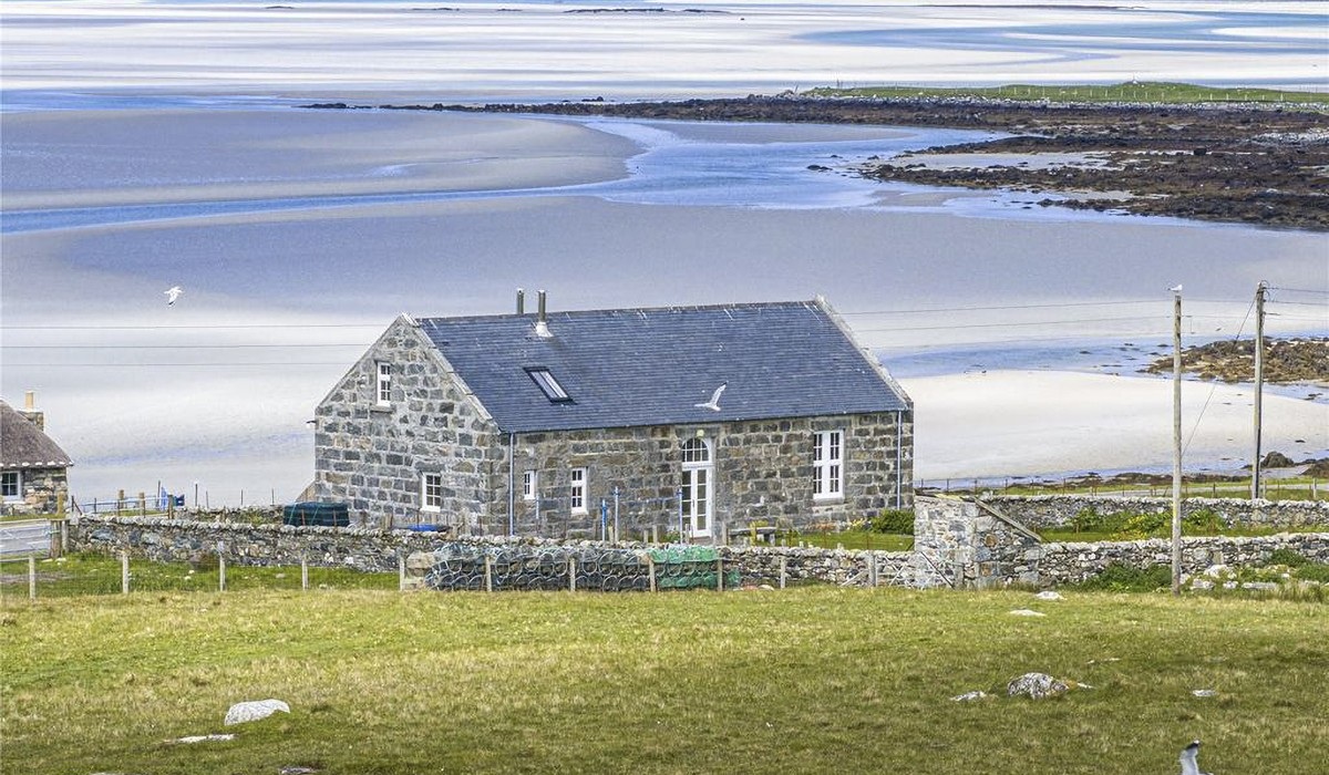 Mission House — Self-catering in North Uist