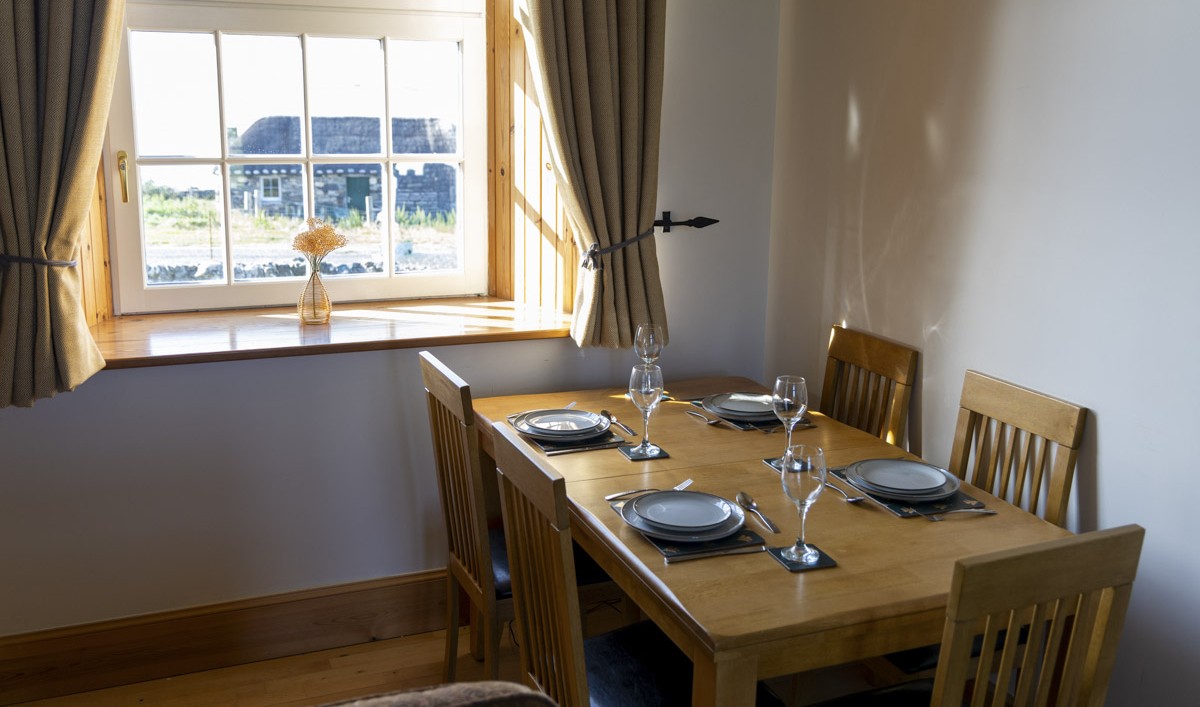 Extendable Dining table