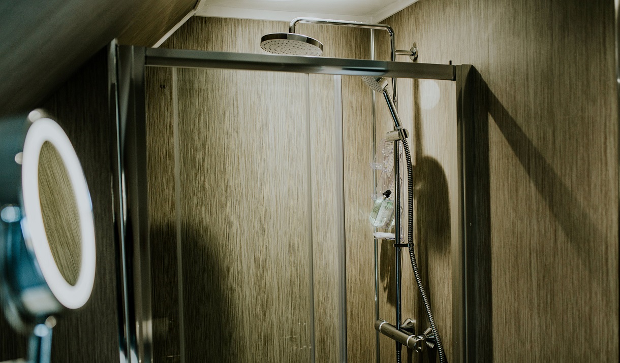 Charlies Bothy shower