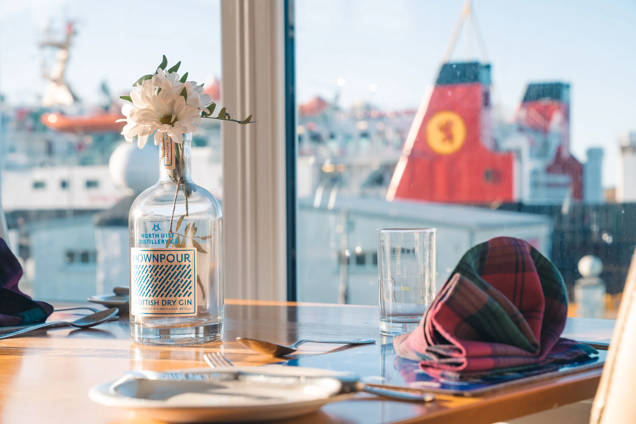 Lochboisdale Hotel restaurant window