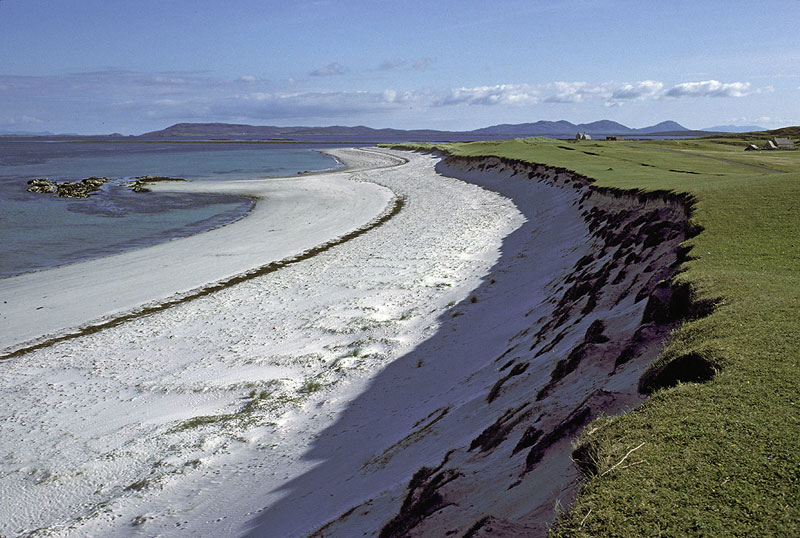 Gatliff Hebridean Hostel - Berneray beach
