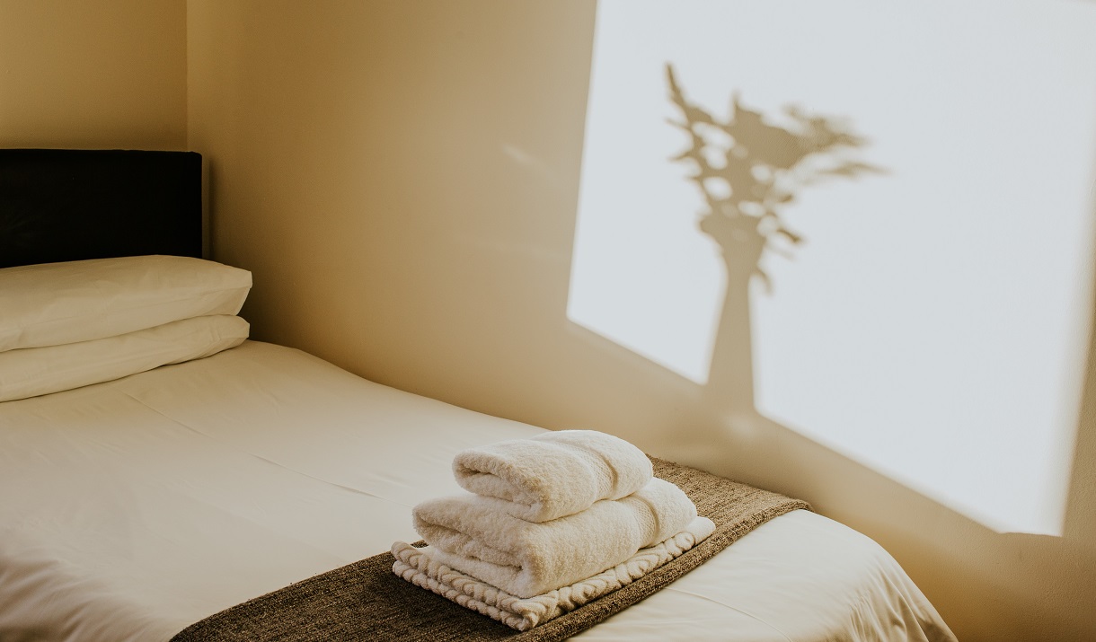 Uist Travel Accommodation single bed & towels
