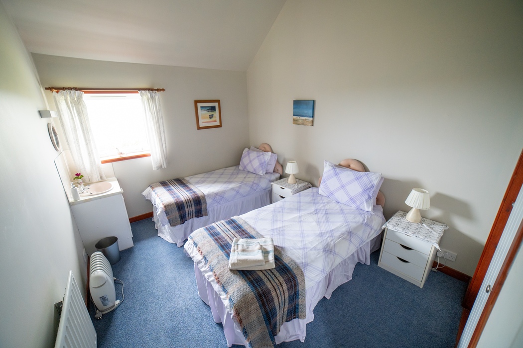 Am Bliochan self catering cottage north uist - twin bedroom