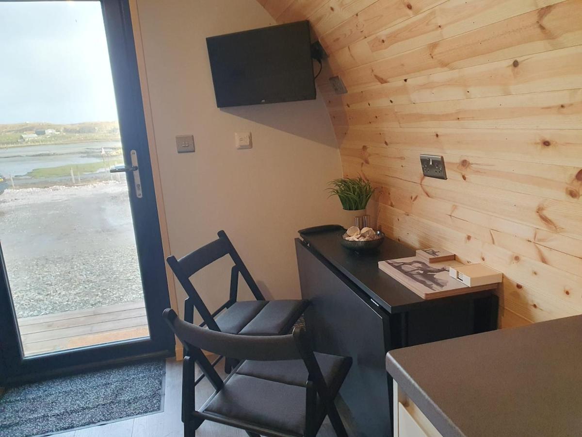 Grimsay Glamping Pods - Pod Dubh - No Pets 12