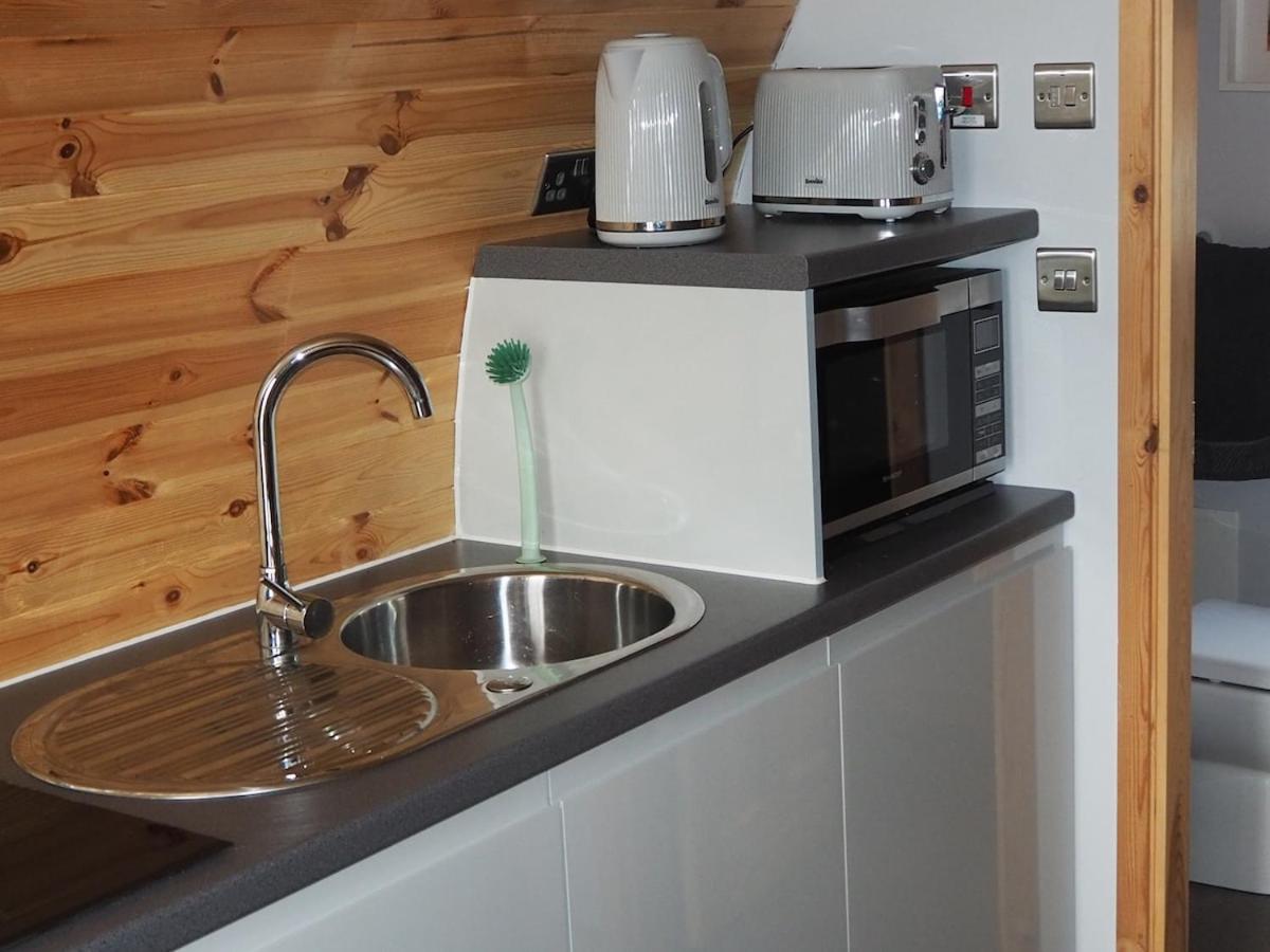 Grimsay Glamping Pods - Pod Dubh - No Pets 14