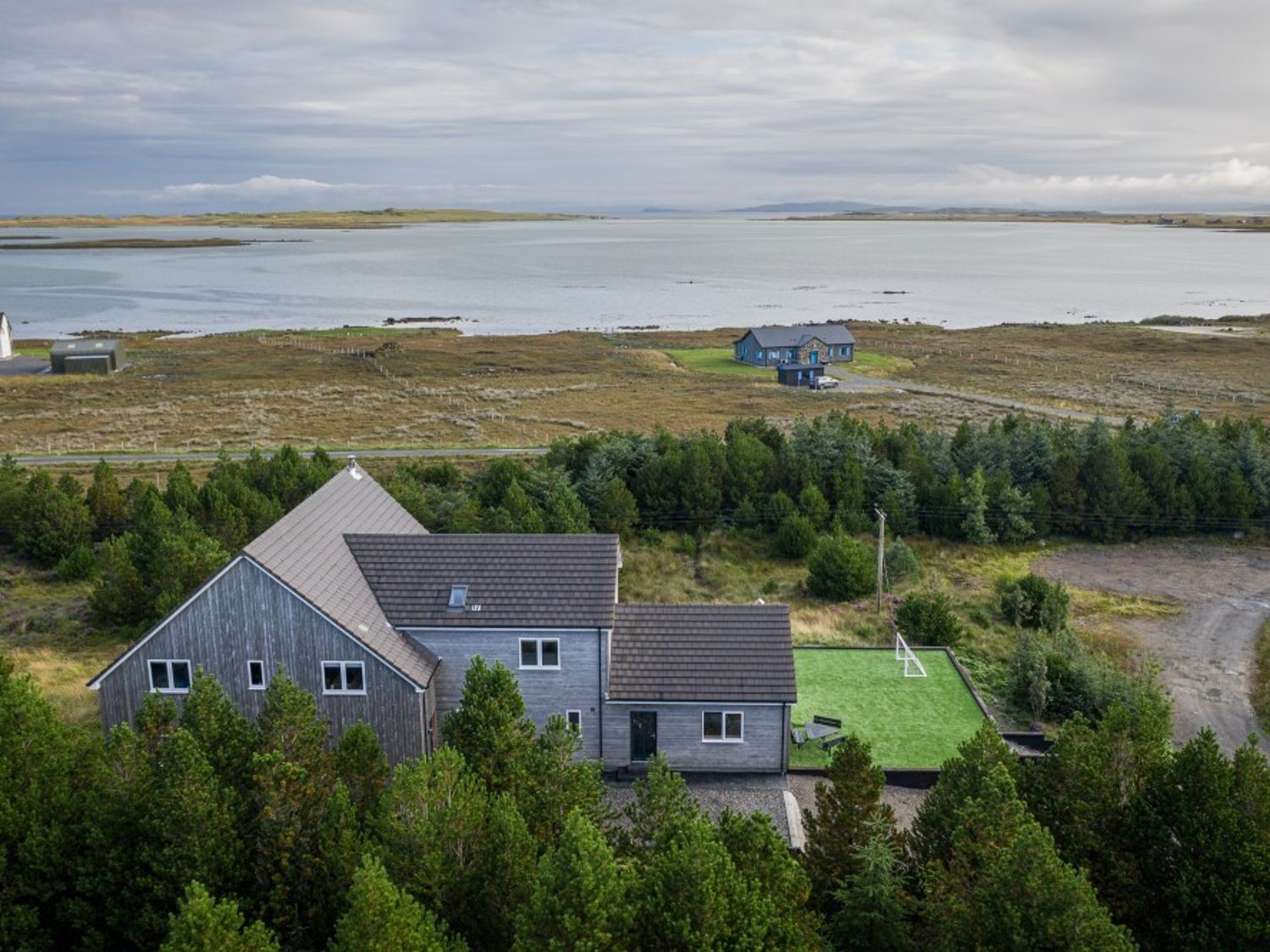 Constant & True (Seasmhach agus Dileas), North Uist