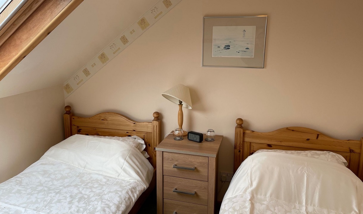 Apartment 18 Illeray twin