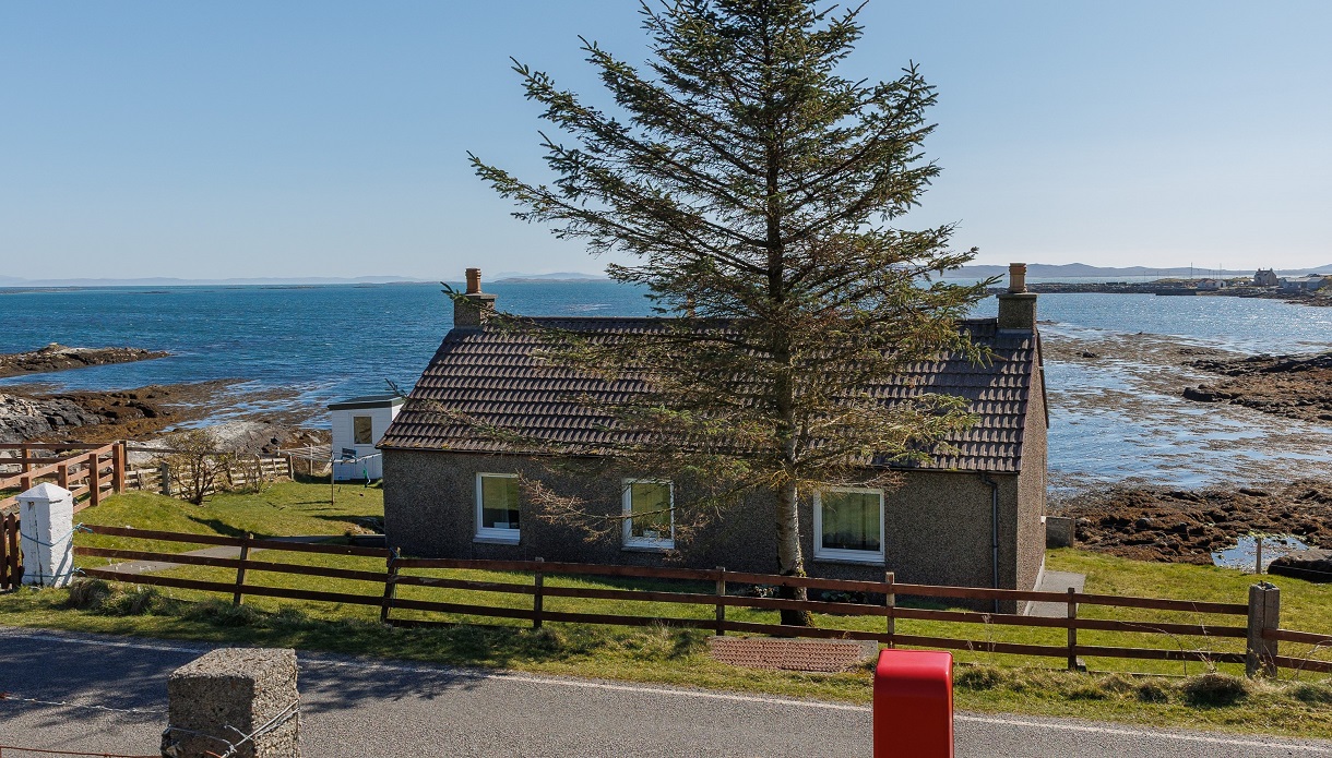 Berneray Otter Cottage — Self-catering in Berneray