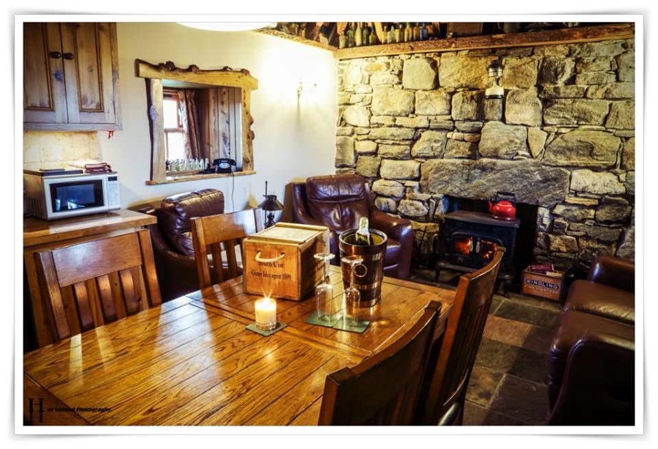 The Shieling by the Bay sitting room - Dining area and Peat fire.