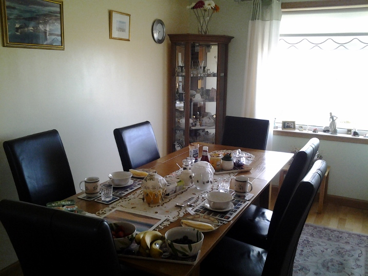 Kilvale dining table