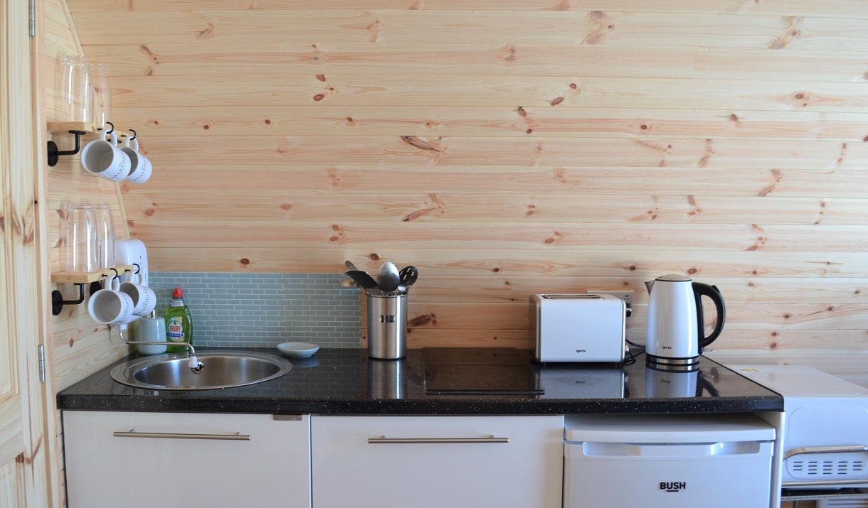 Baleshare Bothies kitchen