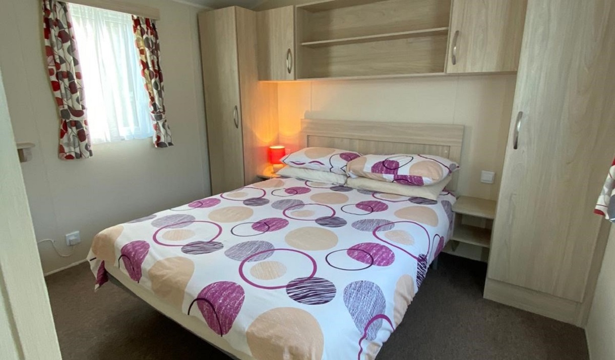 Lochside Cottage Caravans bed