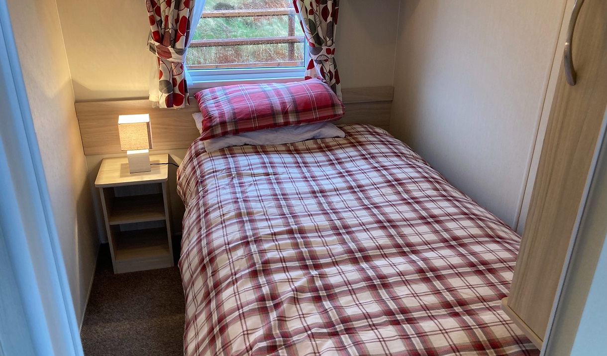 Lochside Cottage Caravans red bed