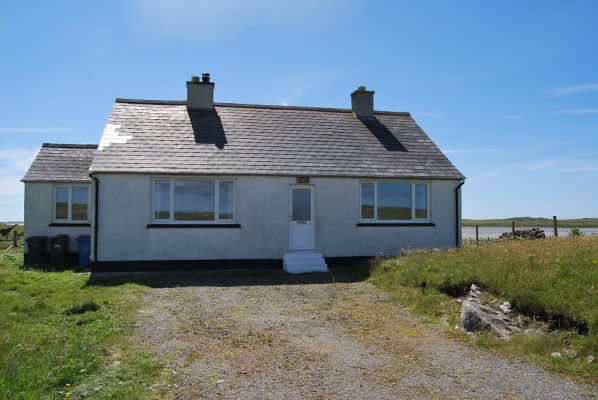 8 Knockline, Isle of North Uist, Western Isles, HS6 5DT — North Uist property