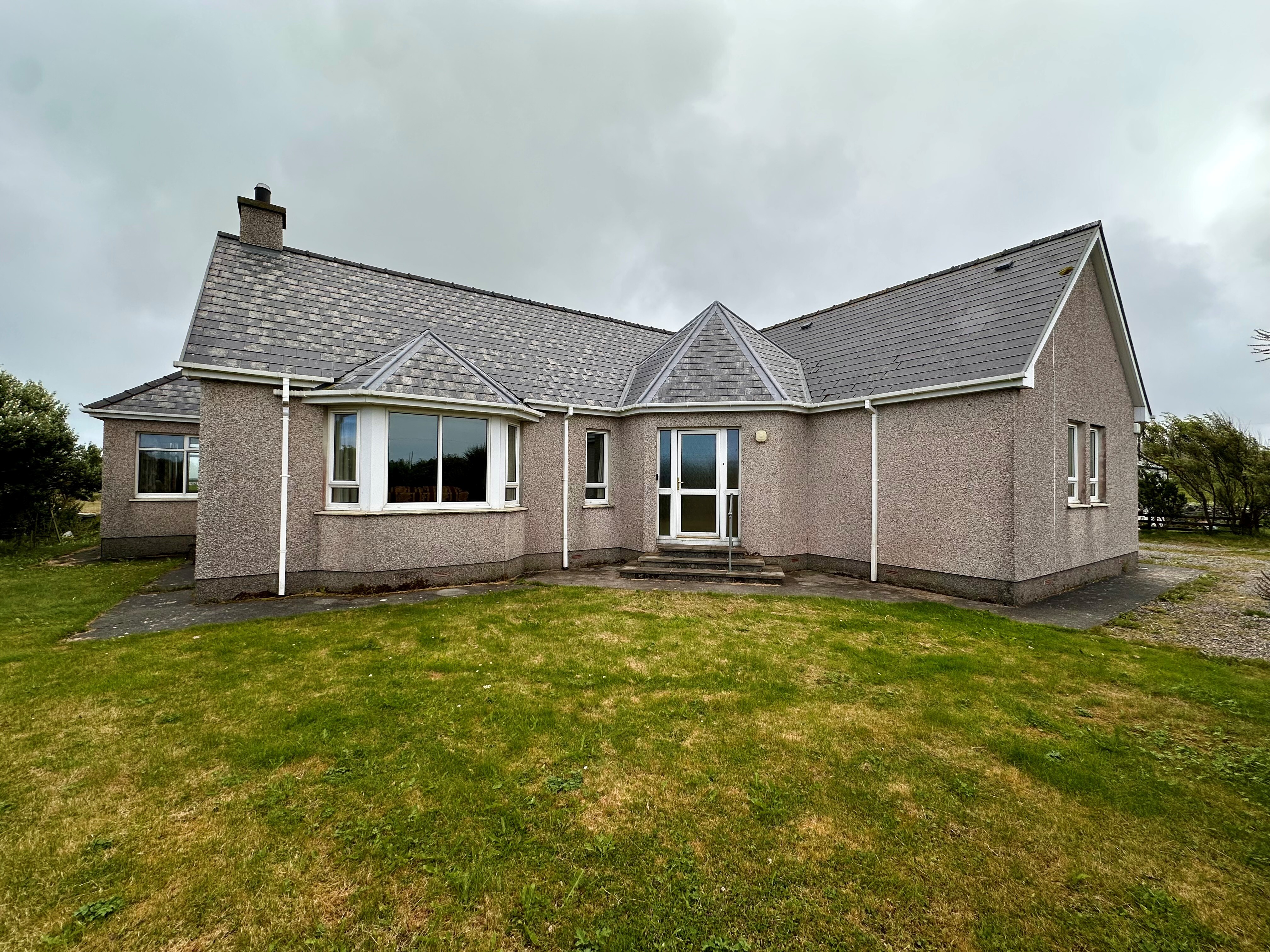 Corncrake Cottage, 1 Middlequarter, Sollas, Isle of North Uist, HS6 5BU — North Uist property