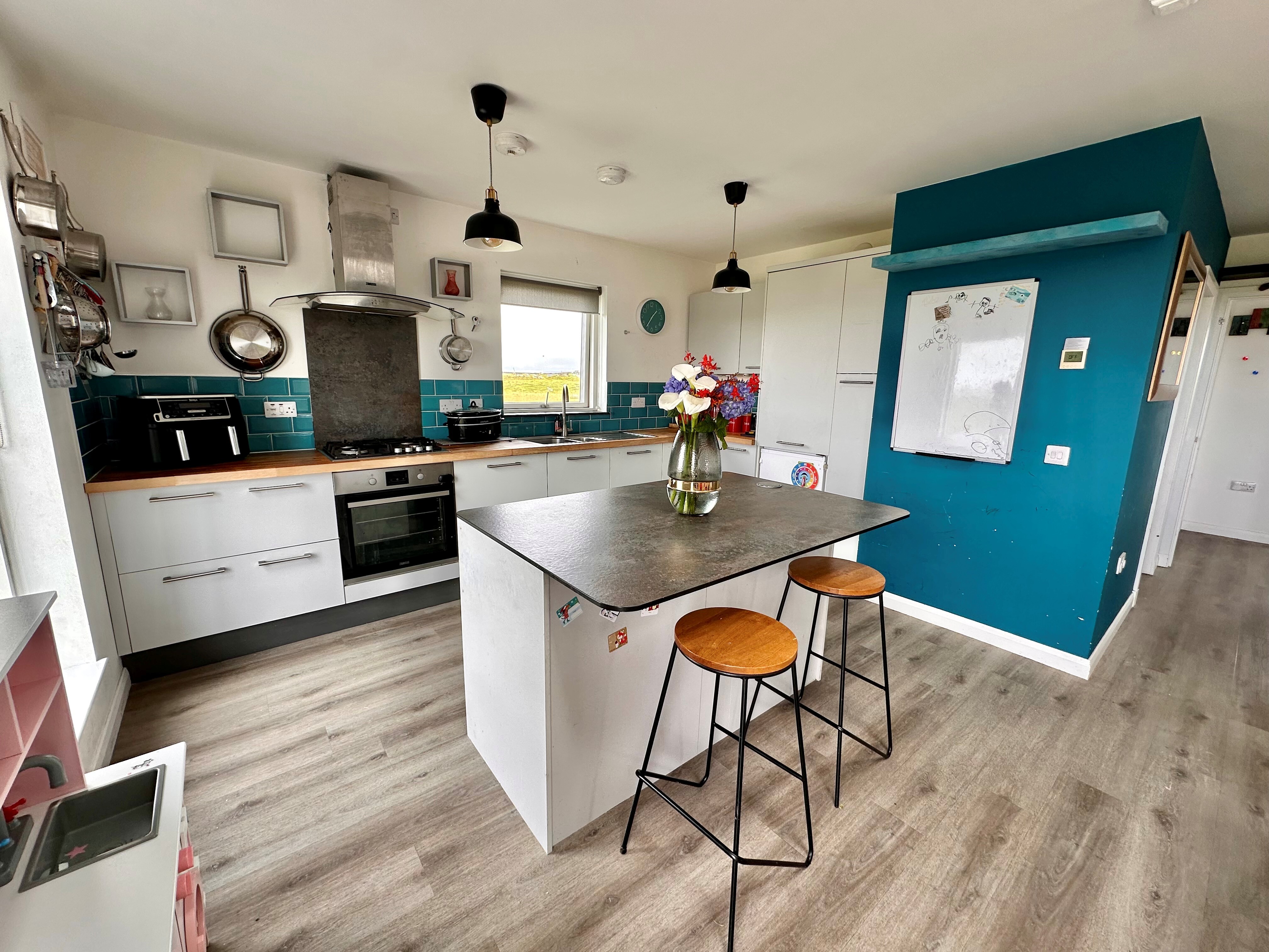 4/5 Carinish, Isle of North Uist, HS6 5HL