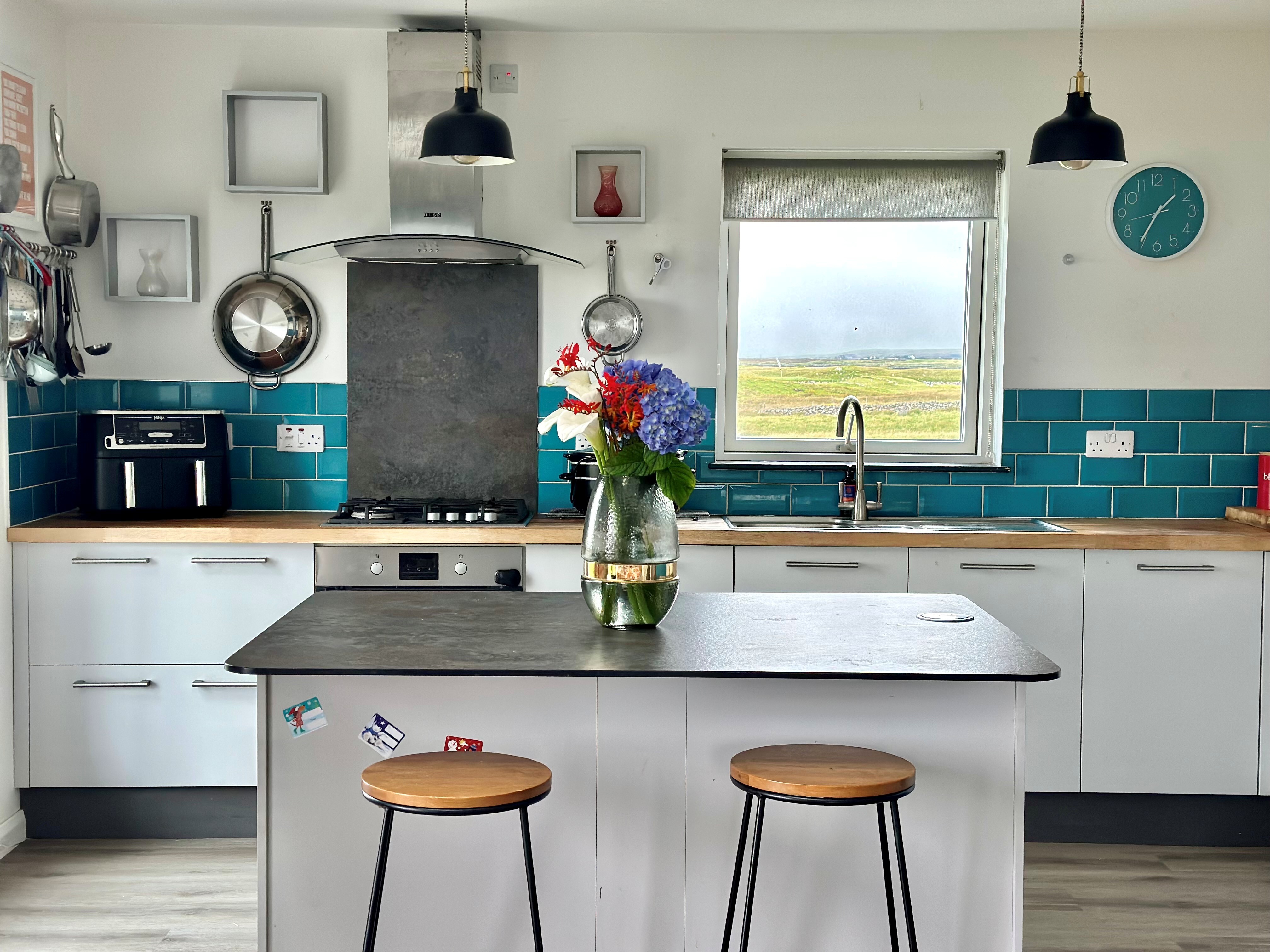 4/5 Carinish, Isle of North Uist, HS6 5HL
