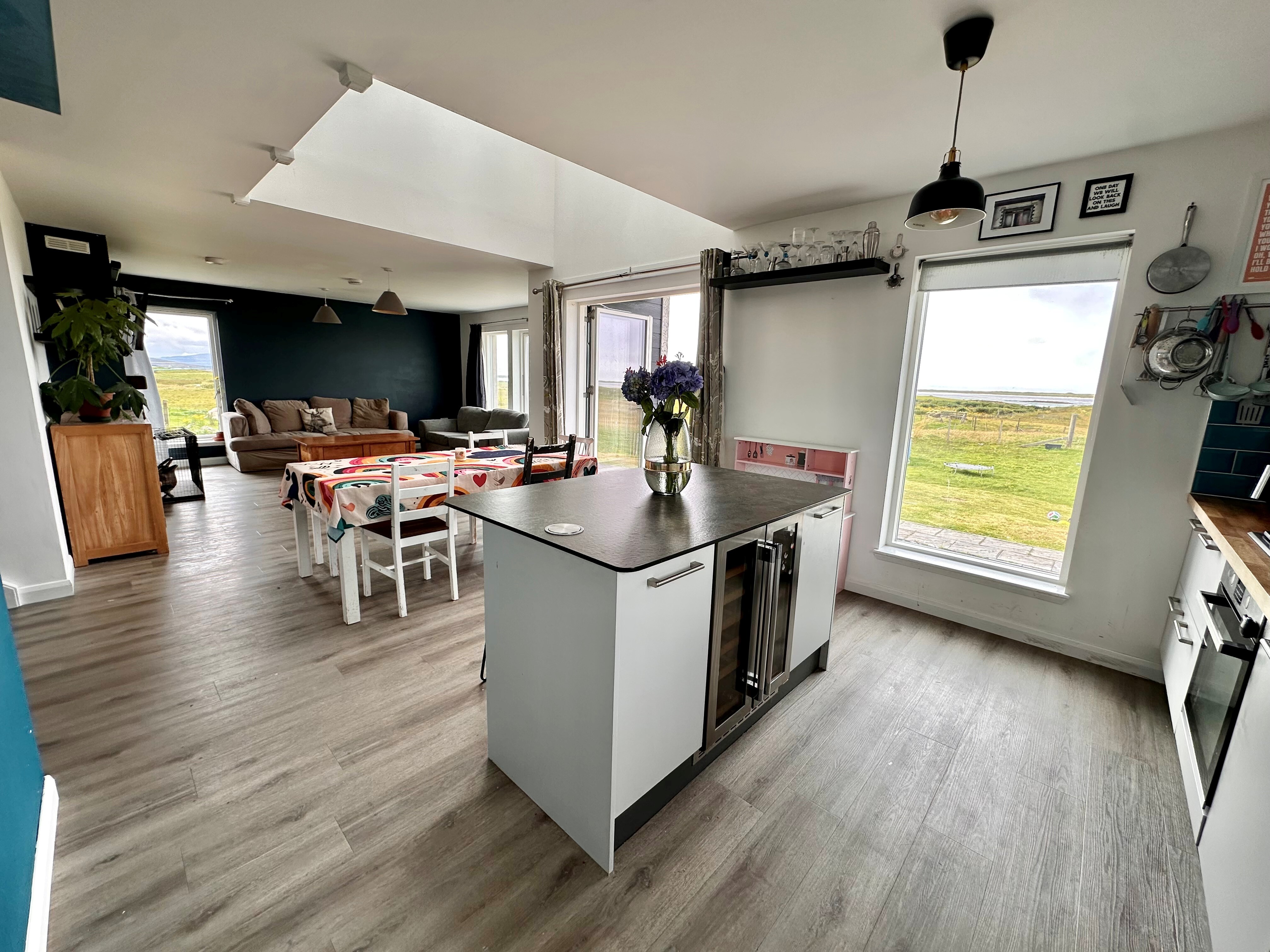 4/5 Carinish, Isle of North Uist, HS6 5HL