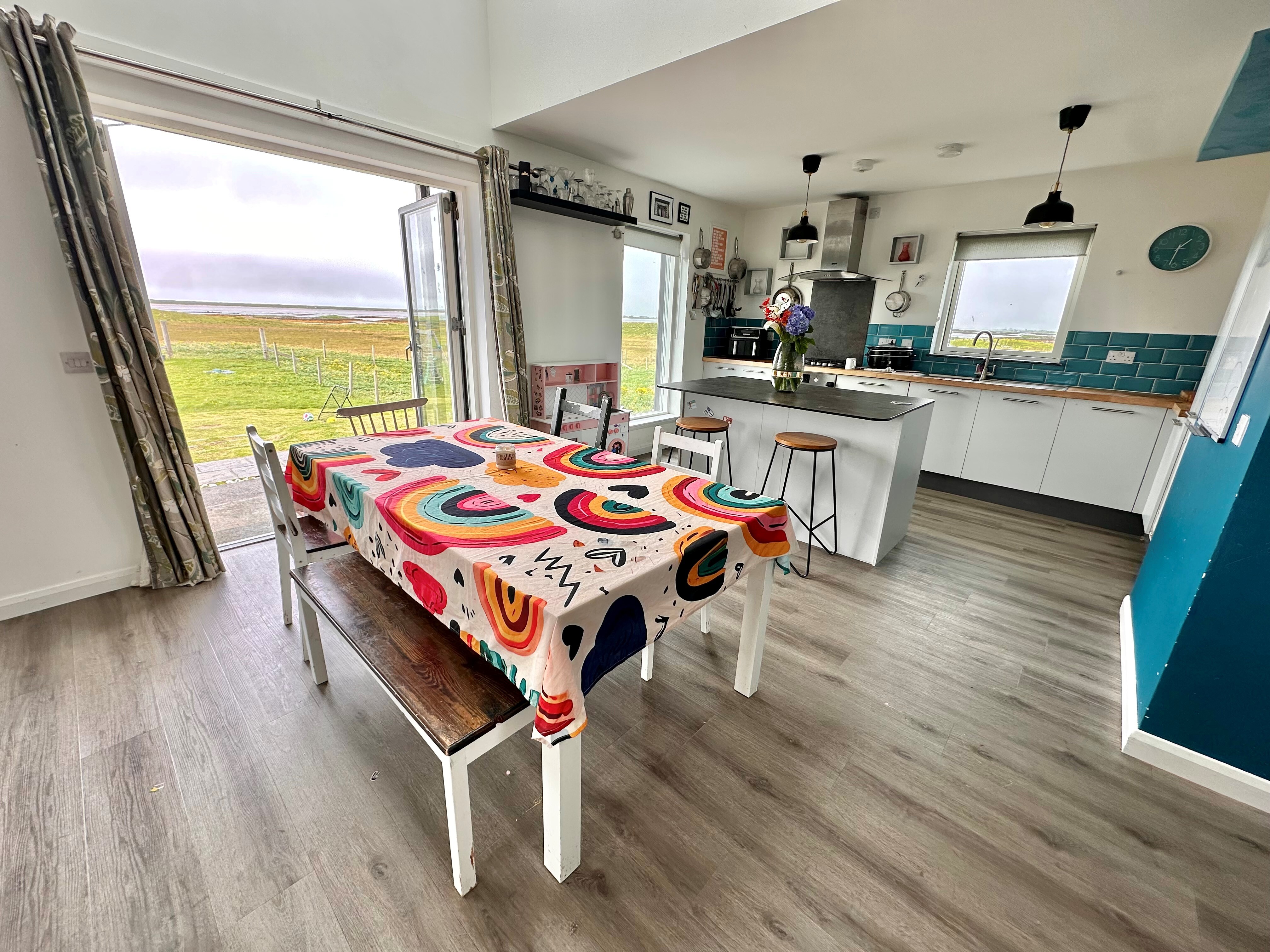 4/5 Carinish, Isle of North Uist, HS6 5HL